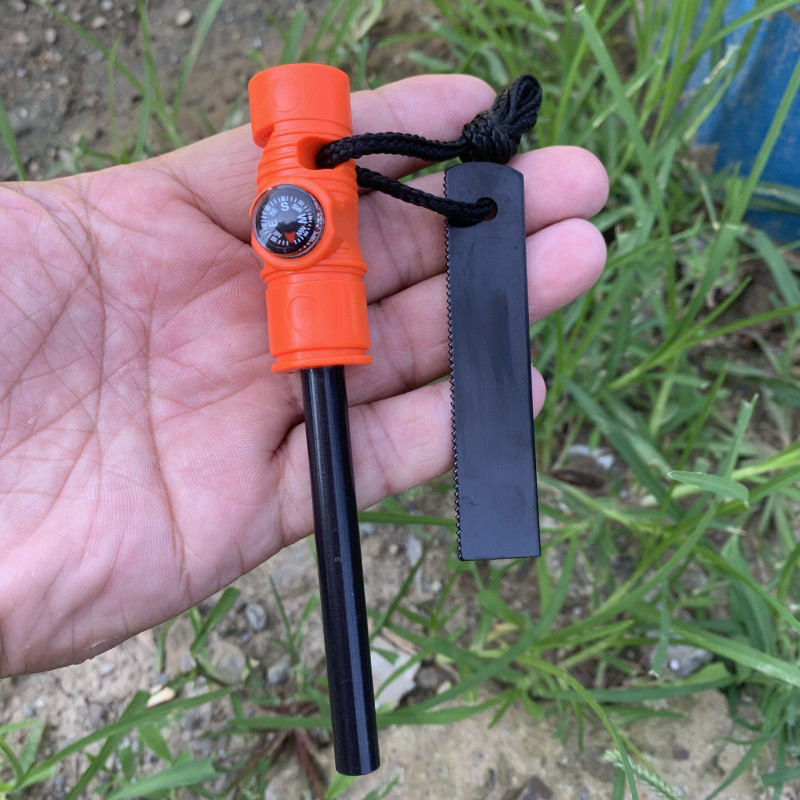 Survivor Long Style Three-in-O - đánh giá và giá Ferro Rod Striker